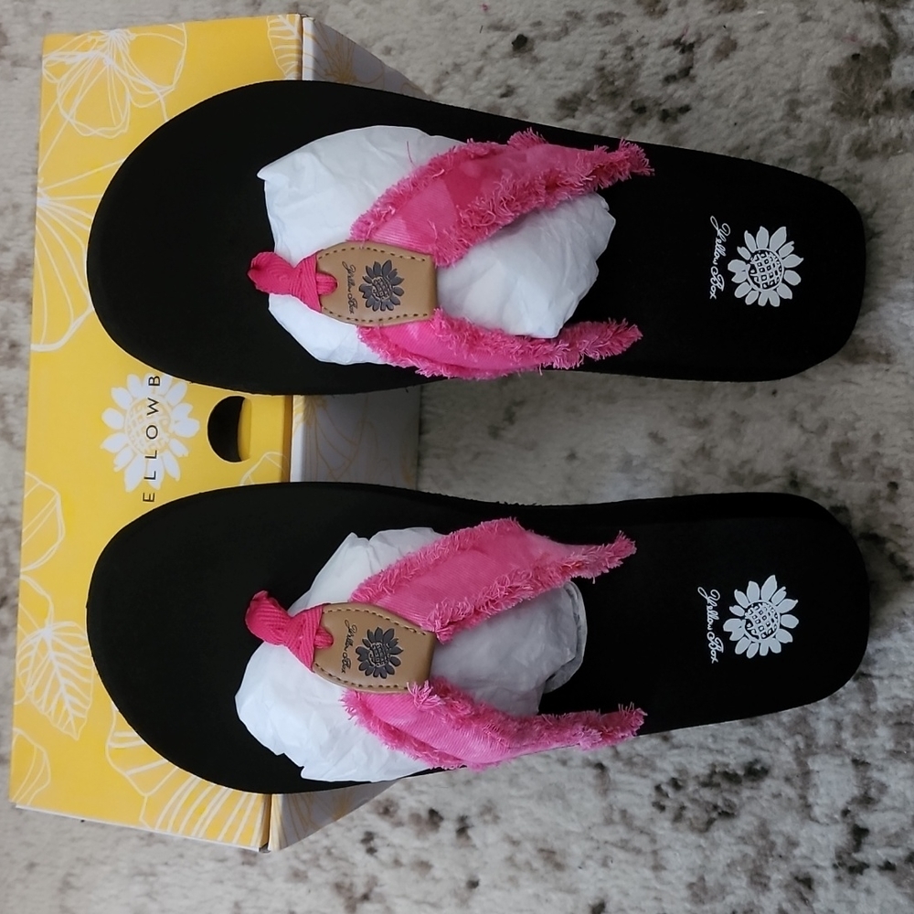 YellowBox NIB Filmore Fuchsia Flip Flops